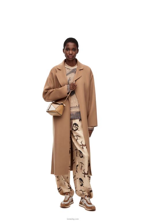 Loewe мини чанта за пъзел от класическа телешка кожа F84B8233 Жени прашно бежово/меко бяло