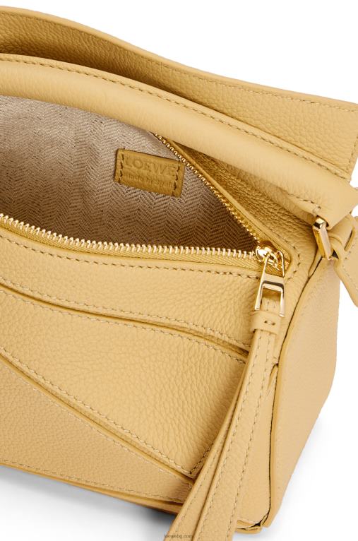 Loewe мини чанта за пъзел от мека зърнеста телешка кожа F84B8234 Жени тъмно масло
