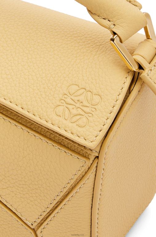 Loewe мини чанта за пъзел от мека зърнеста телешка кожа F84B8234 Жени тъмно масло
