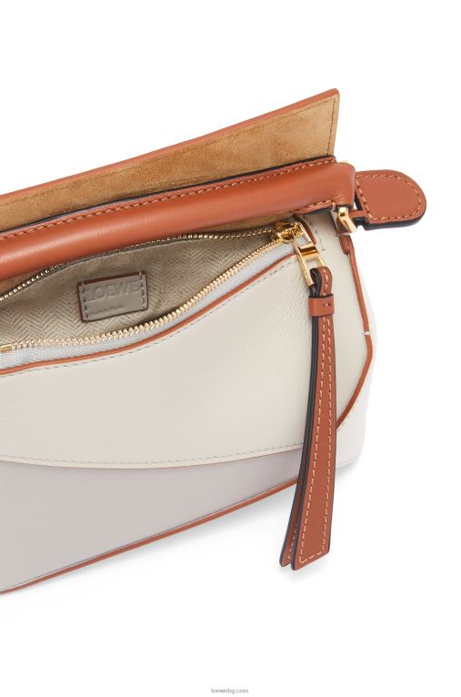 Loewe ръб на мини пъзел от телешка кожа напа F84B8258 Жени призрак/меко бяло
