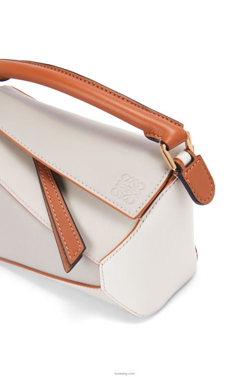 Loewe ръб на мини пъзел от телешка кожа напа F84B8258 Жени призрак/меко бяло