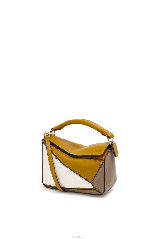 Loewe мини чанта за пъзел от класическа телешка кожа F84B8277 Жени охра/меко бяло