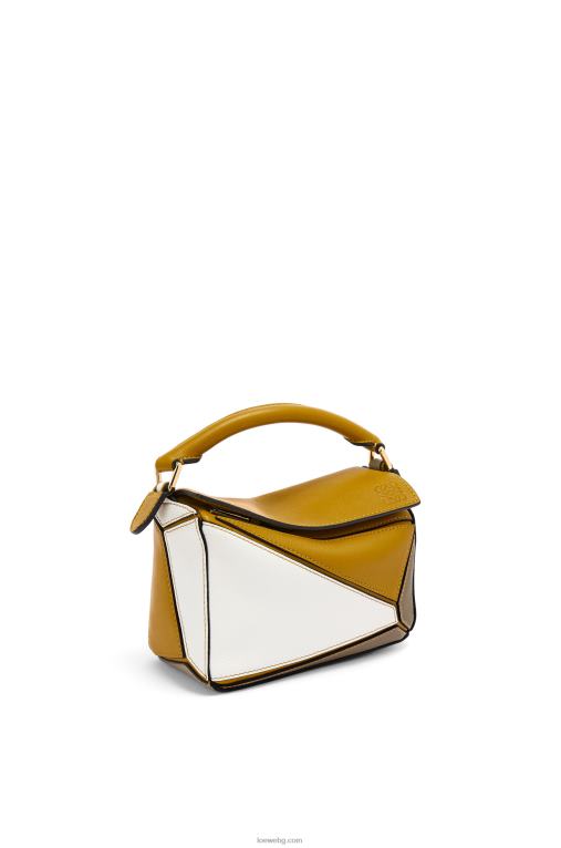 Loewe мини чанта за пъзел от класическа телешка кожа F84B8277 Жени охра/меко бяло
