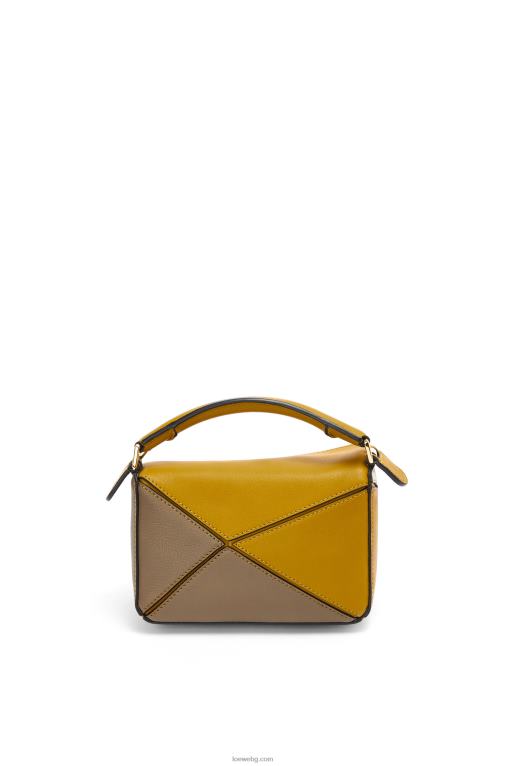 Loewe мини чанта за пъзел от класическа телешка кожа F84B8277 Жени охра/меко бяло