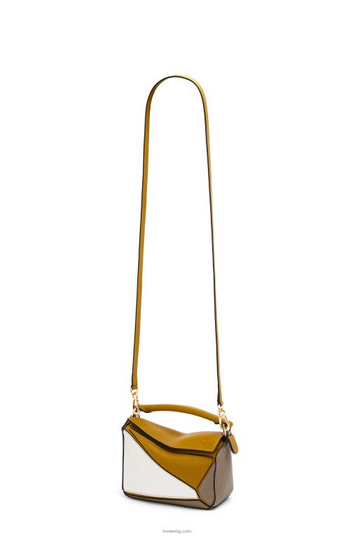 Loewe мини чанта за пъзел от класическа телешка кожа F84B8277 Жени охра/меко бяло