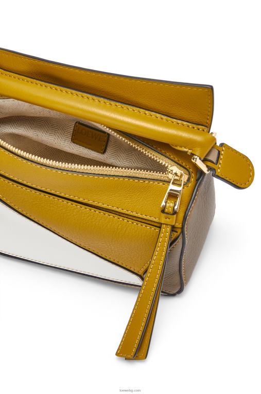 Loewe мини чанта за пъзел от класическа телешка кожа F84B8277 Жени охра/меко бяло