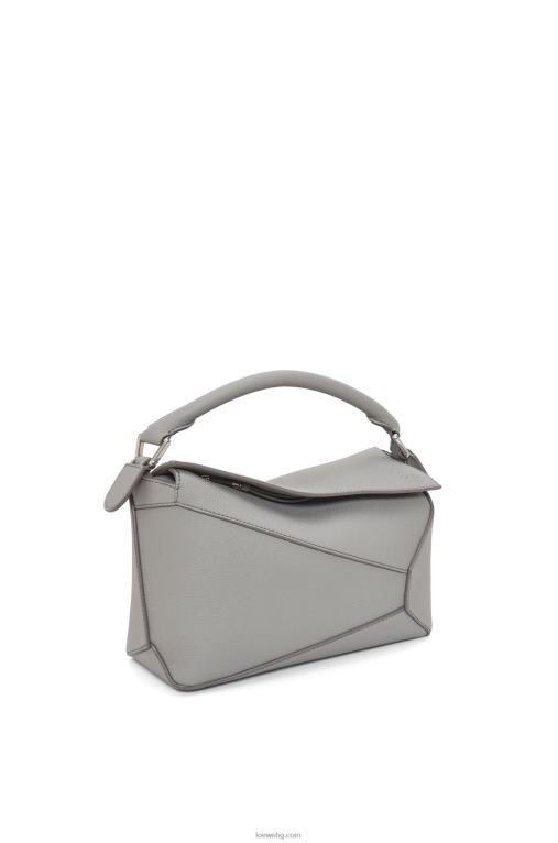 Loewe малка чанта тип пъзел от мека зърнеста телешка кожа F84B8366 Жени перлено сиво
