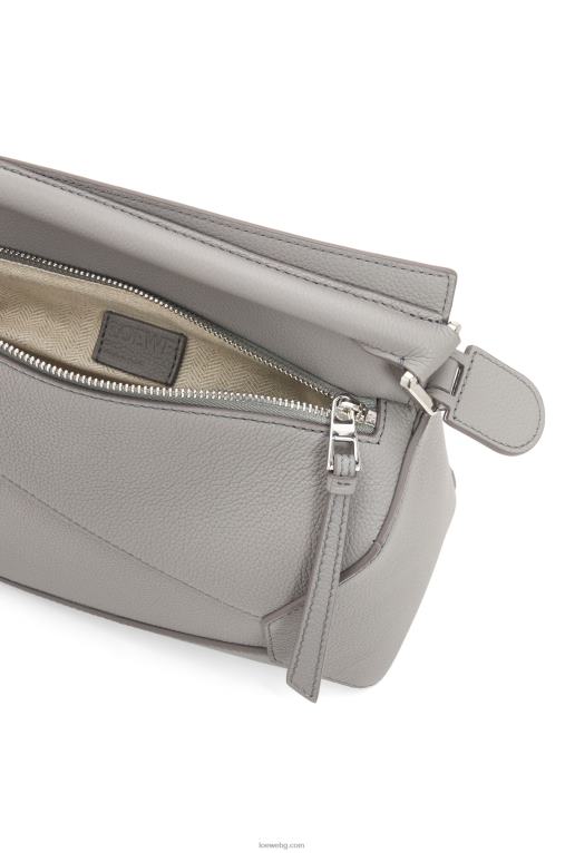 Loewe малка чанта тип пъзел от мека зърнеста телешка кожа F84B8366 Жени перлено сиво