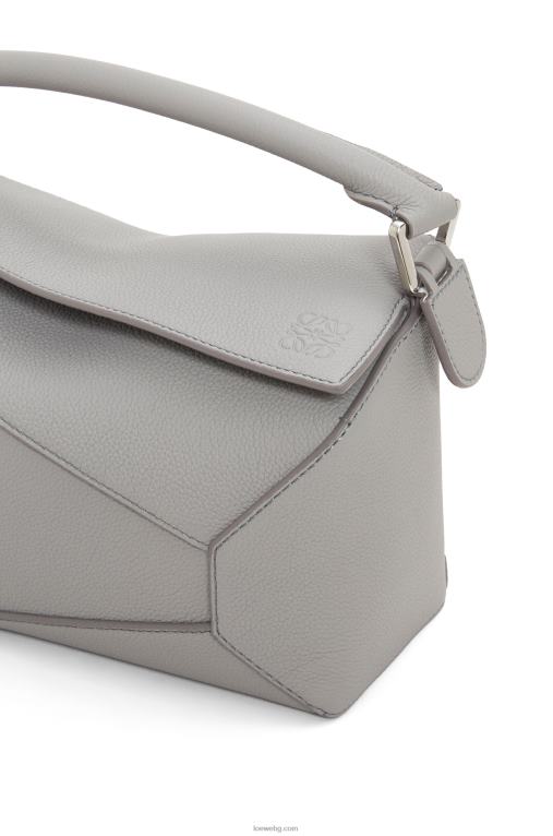 Loewe малка чанта тип пъзел от мека зърнеста телешка кожа F84B8366 Жени перлено сиво
