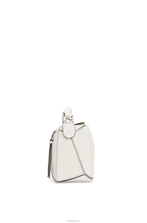 Loewe малка чанта за пъзел от мека зърнеста телешка кожа F84B8367 Жени меко бяло