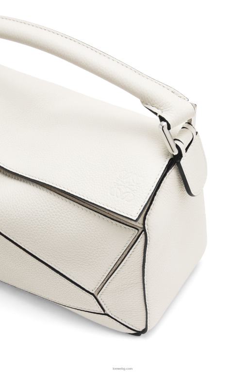 Loewe малка чанта за пъзел от мека зърнеста телешка кожа F84B8367 Жени меко бяло
