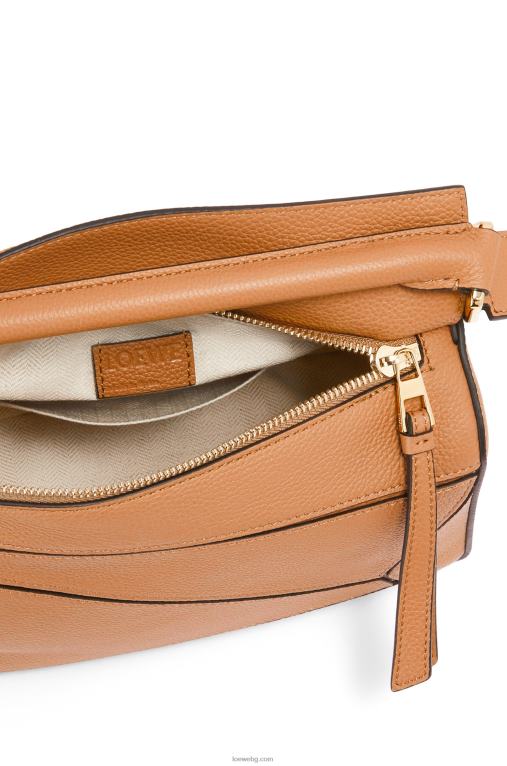 Loewe малка чанта за пъзел от мека зърнеста телешка кожа F84B8368 Жени лек карамел