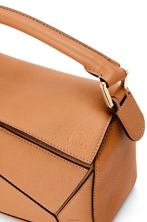 Loewe малка чанта за пъзел от мека зърнеста телешка кожа F84B8368 Жени лек карамел
