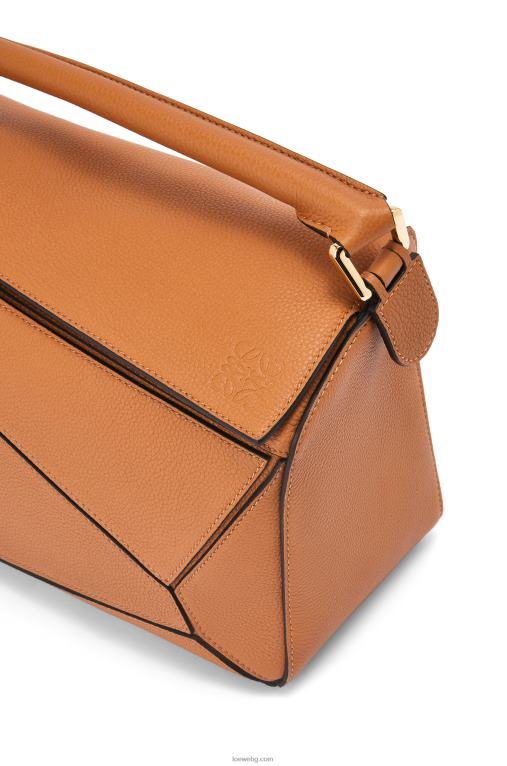 Loewe чанта за пъзел от мека зърнеста телешка кожа F84B8369 Жени лек карамел