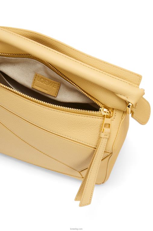 Loewe малка чанта за пъзел от мека зърнеста телешка кожа F84B8393 Жени тъмно масло
