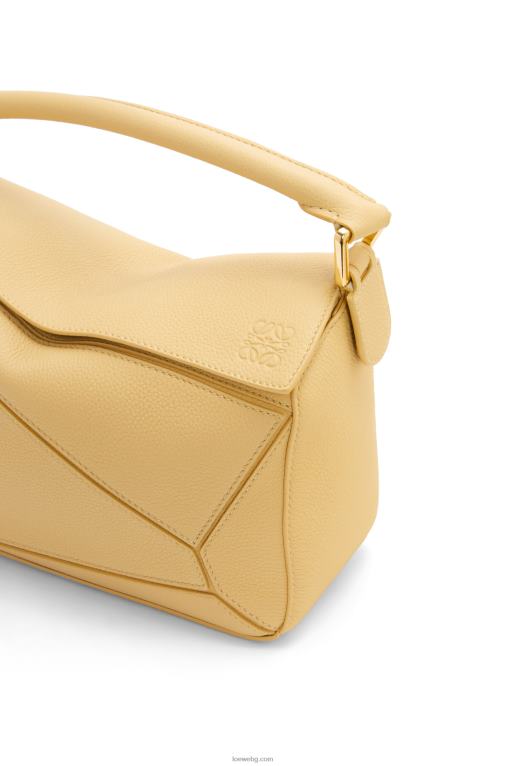 Loewe малка чанта за пъзел от мека зърнеста телешка кожа F84B8393 Жени тъмно масло