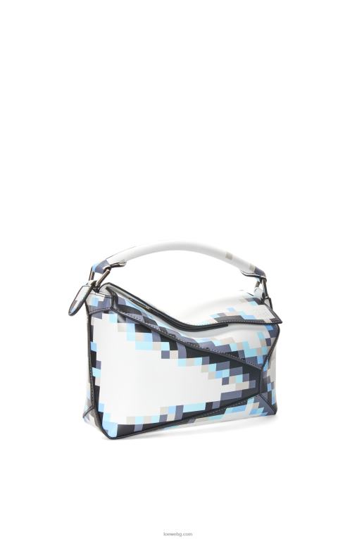 Loewe малка пикселизирана чанта от сатенирана телешка кожа F84B8395 Жени бяло