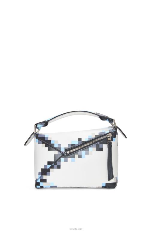 Loewe малка пикселизирана чанта от сатенирана телешка кожа F84B8395 Жени бяло
