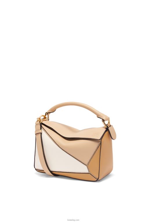 Loewe малка чанта за пъзел от класическа телешка кожа F84B8396 Жени прашно бежово/меко бяло