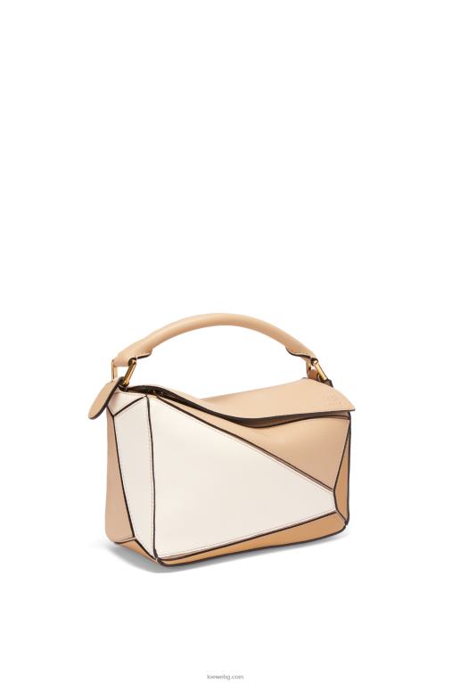 Loewe малка чанта за пъзел от класическа телешка кожа F84B8396 Жени прашно бежово/меко бяло