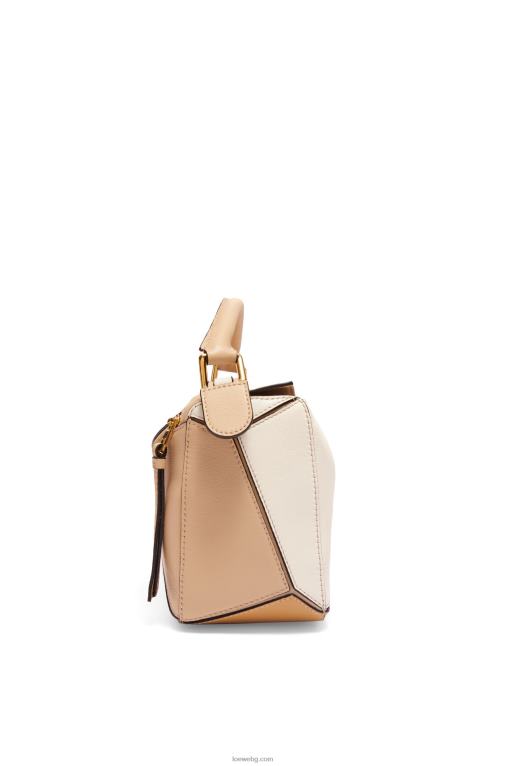 Loewe малка чанта за пъзел от класическа телешка кожа F84B8396 Жени прашно бежово/меко бяло