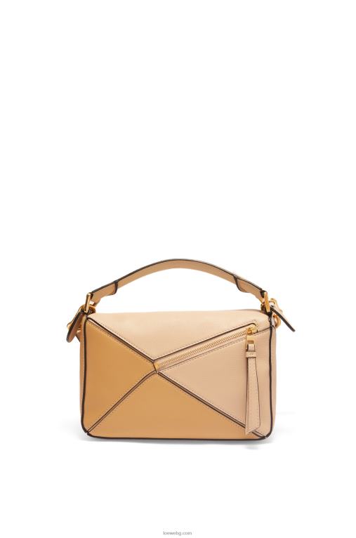 Loewe малка чанта за пъзел от класическа телешка кожа F84B8396 Жени прашно бежово/меко бяло