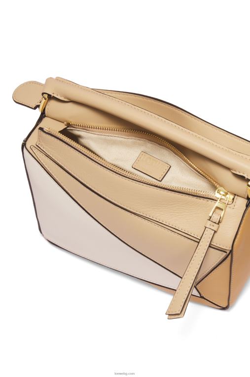 Loewe малка чанта за пъзел от класическа телешка кожа F84B8396 Жени прашно бежово/меко бяло