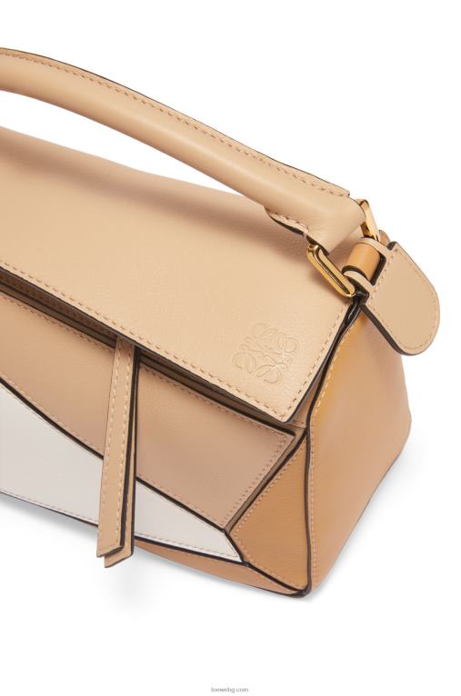 Loewe малка чанта за пъзел от класическа телешка кожа F84B8396 Жени прашно бежово/меко бяло