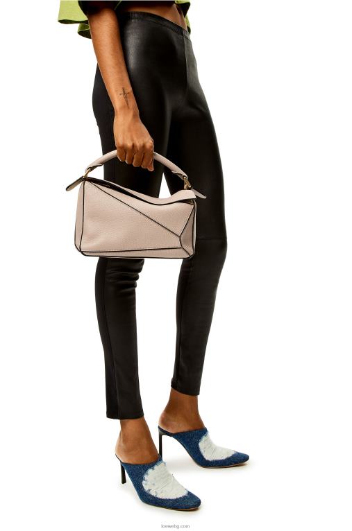 Loewe малка чанта за пъзел от мека зърнеста телешка кожа F84B8397 Жени пясък
