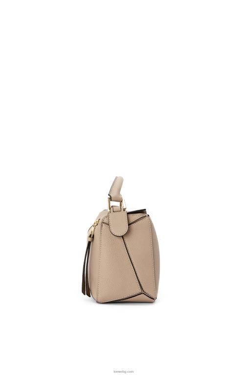 Loewe малка чанта за пъзел от мека зърнеста телешка кожа F84B8397 Жени пясък