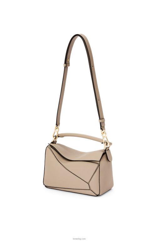 Loewe малка чанта за пъзел от мека зърнеста телешка кожа F84B8397 Жени пясък