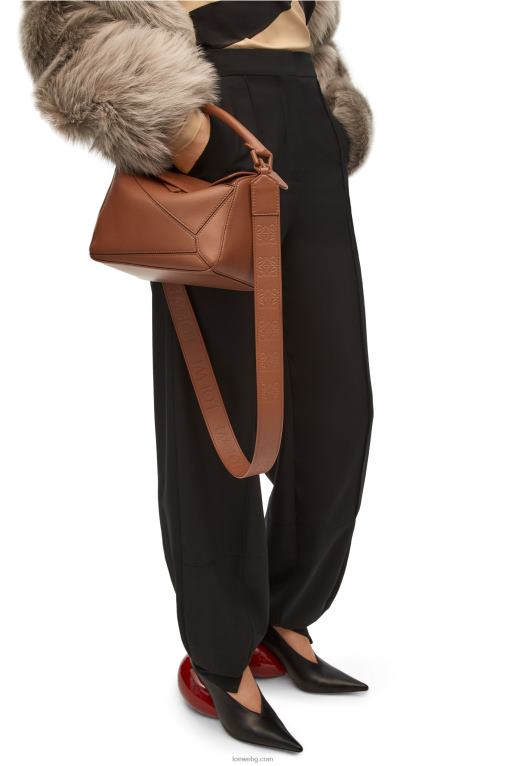 Loewe малка чанта за пъзел от сатенена телешка кожа F84B8470 Жени пекан