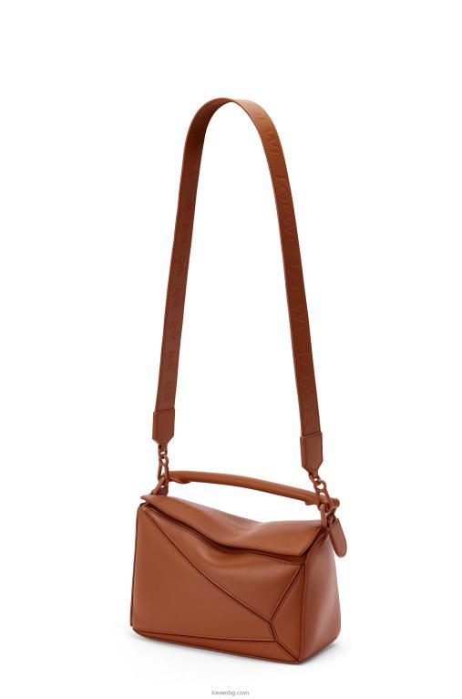 Loewe малка чанта за пъзел от сатенена телешка кожа F84B8470 Жени пекан