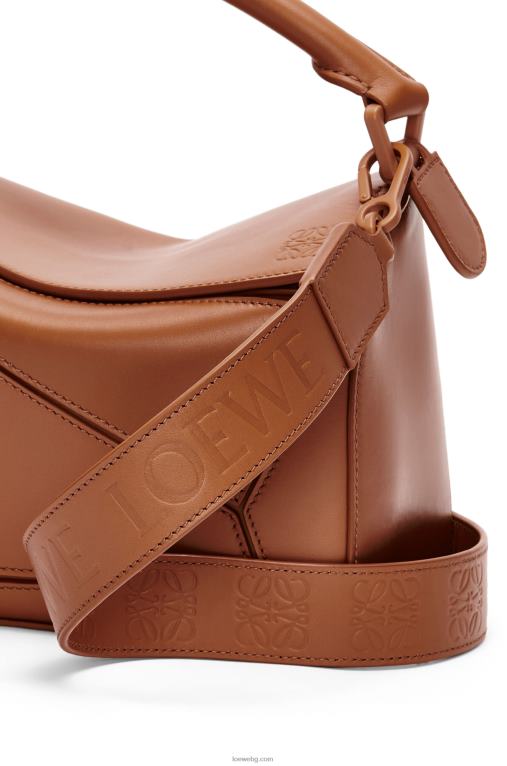 Loewe малка чанта за пъзел от сатенена телешка кожа F84B8470 Жени пекан