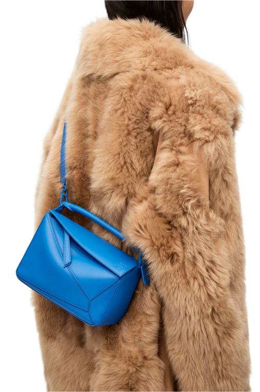 Loewe малка чанта за пъзел от сатенена телешка кожа F84B8480 Жени водолазно синьо