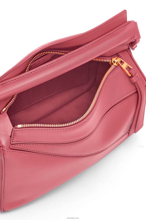 Loewe малка чанта за пъзел от сатенена телешка кожа F84B8490 Жени роза