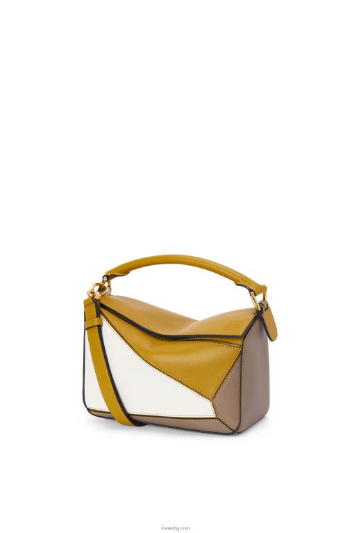 Loewe малка чанта за пъзел от класическа телешка кожа F84B8497 Жени охра/меко бяло