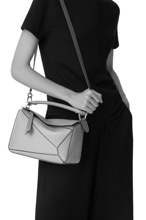 Loewe малка чанта за пъзел от класическа телешка кожа F84B8497 Жени охра/меко бяло