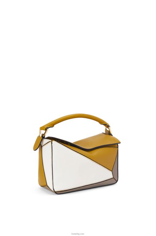 Loewe малка чанта за пъзел от класическа телешка кожа F84B8497 Жени охра/меко бяло