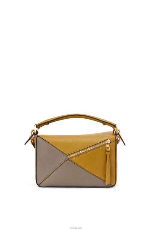 Loewe малка чанта за пъзел от класическа телешка кожа F84B8497 Жени охра/меко бяло