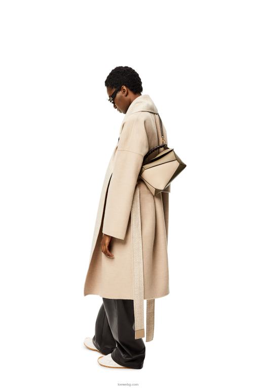 Loewe малка чанта за пъзел от класическа телешка кожа F84B8497 Жени охра/меко бяло