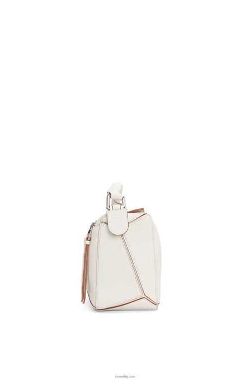 Loewe малка чанта за пъзел от мека зърнеста телешка кожа F84B8505 Жени меко бяло