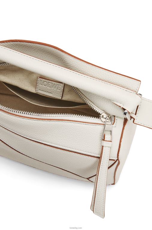 Loewe малка чанта за пъзел от мека зърнеста телешка кожа F84B8505 Жени меко бяло