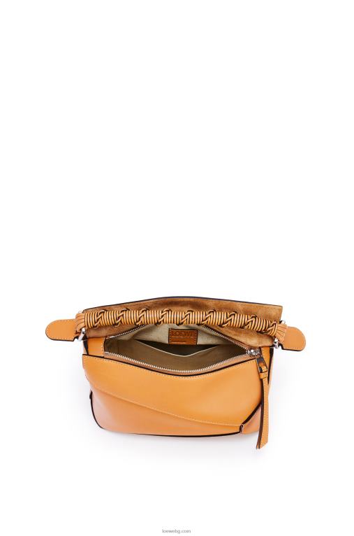 Loewe малка чанта за пъзел от телешка кожа напа F84B8517 Жени топла пустиня