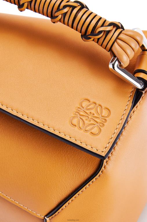 Loewe малка чанта за пъзел от телешка кожа напа F84B8517 Жени топла пустиня