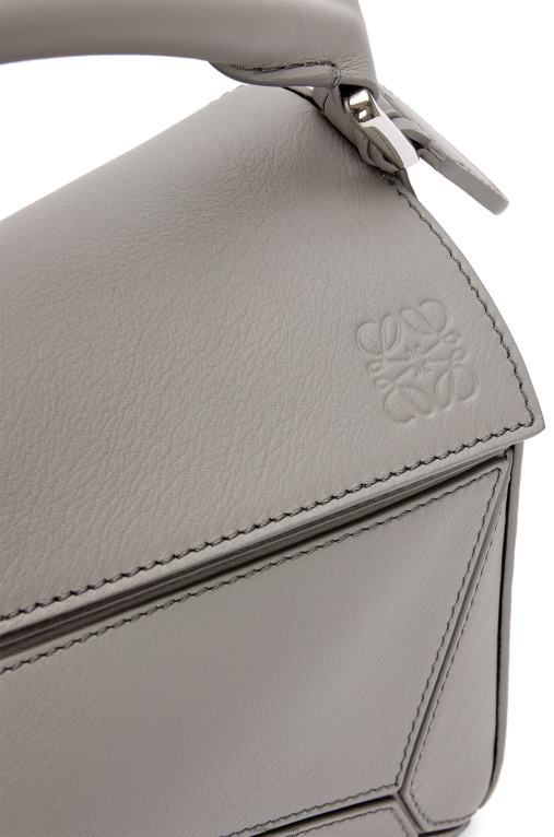 Loewe малка чанта за пъзел от класическа телешка кожа F84B8537 Жени перлено сиво