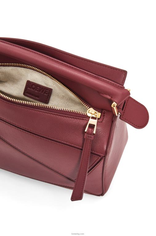 Loewe малка чанта за пъзел от класическа телешка кожа F84B8544 Жени горски плодове