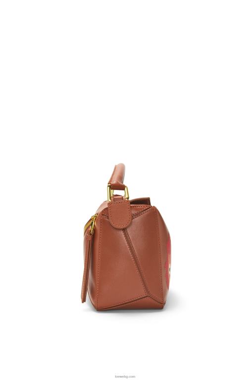 Loewe calcifer малка чанта за пъзел от сатенена телешка кожа F84B8442 Жени ръжда