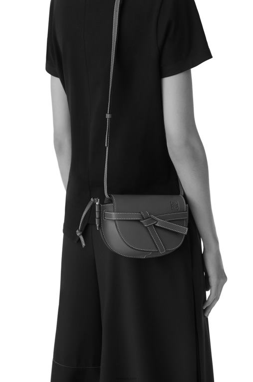Loewe мини двойна чанта с врата от телешка кожа с камъчета F84B8237 Жени тен