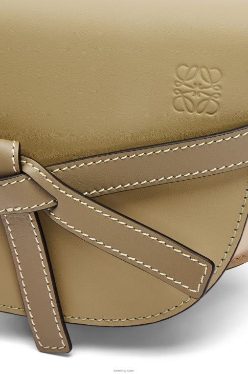 Loewe двойна мини чанта от мека телешка кожа F84B8240 Жени глина зелено/прашно бежово